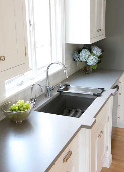 single bowl sink and faucet