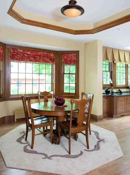 Dining area with tray ceiling