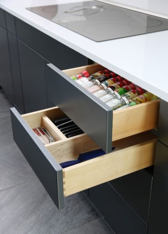 Drawer Organizing Tips That Keep The Mess At Bay