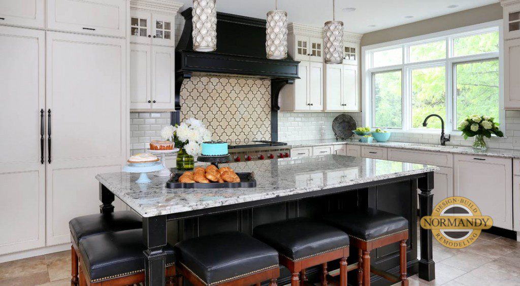 L shaped traditional kitchen with white and black cabinets