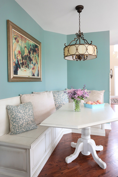 bench seating and angle table in the kitchen