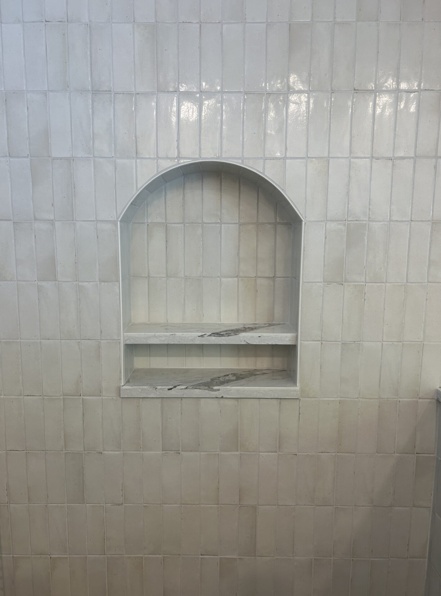 Arched shower niche in beige zellige tile