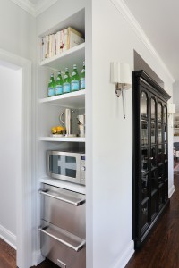 Small bar area in kitchen