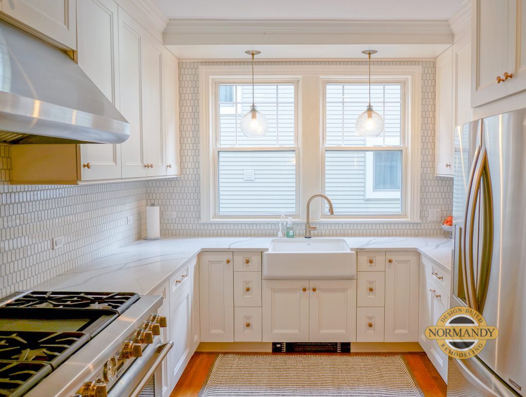 Updated kitchen with backsplash, cabinetry fixtures and hardware