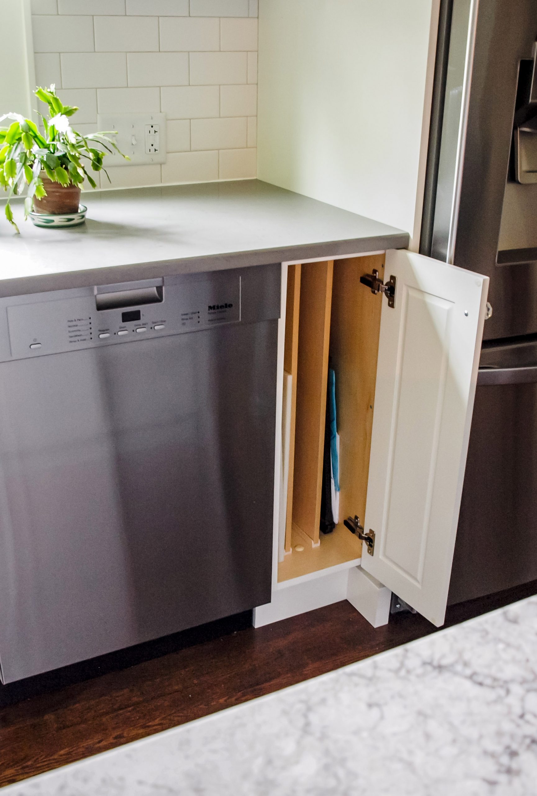 Vertical tray storage in the kitchen