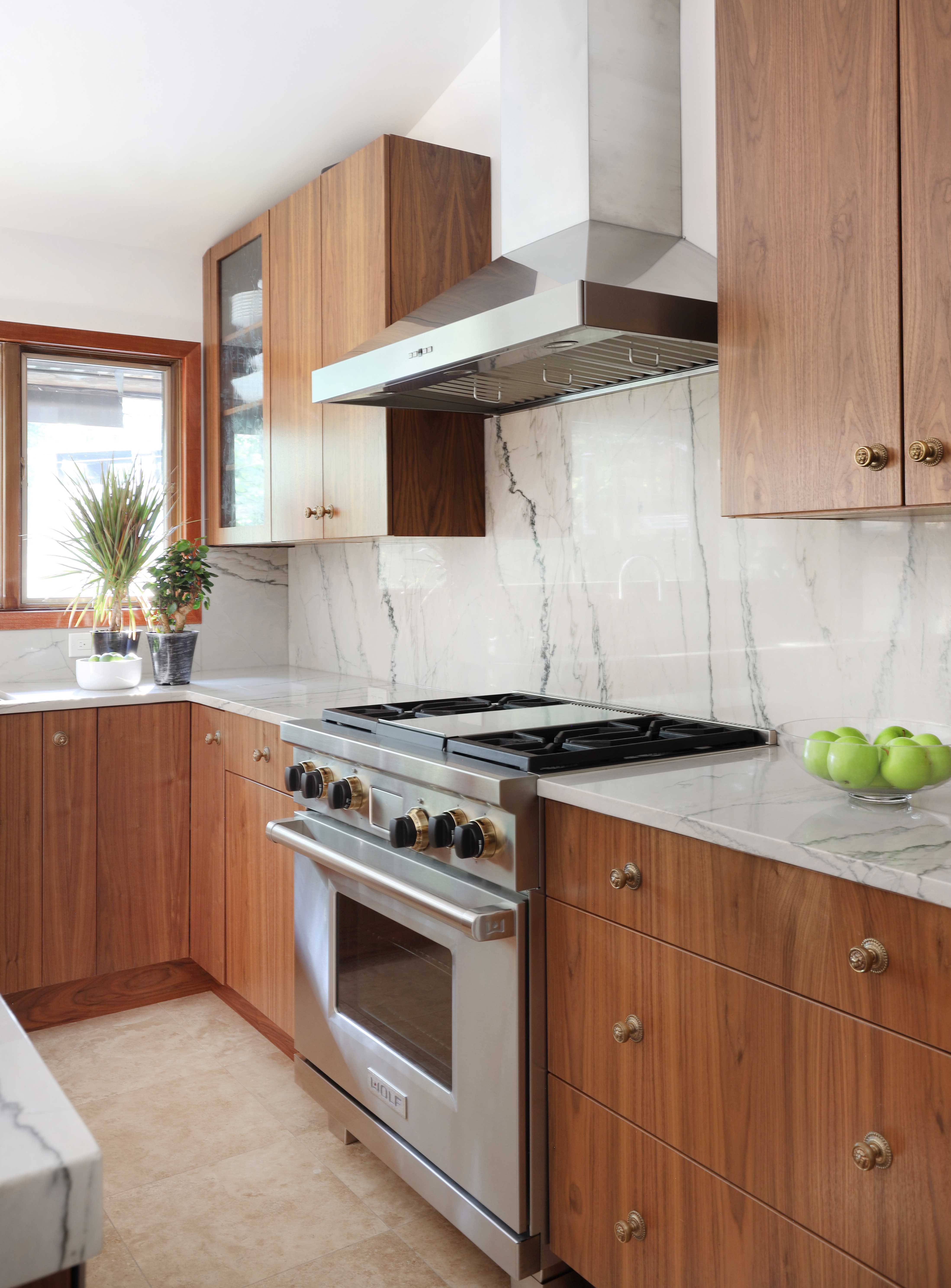 MCM kitchen with professional grade range and stainless steel hood