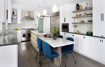 Kitchen with a natural stone to make a statement on the island