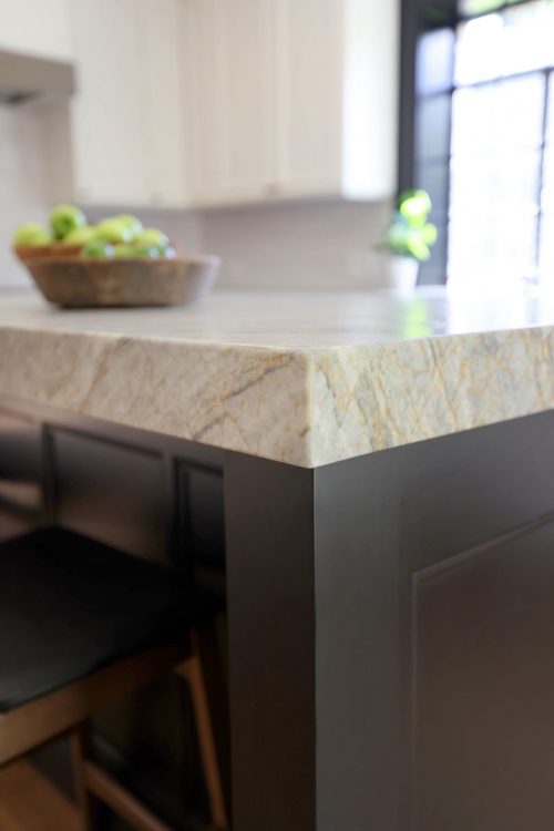 Island countertop in quartzite