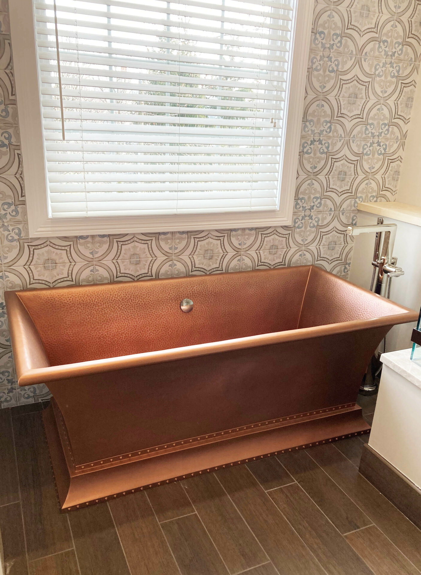 bronze tub with floor mount tub filler