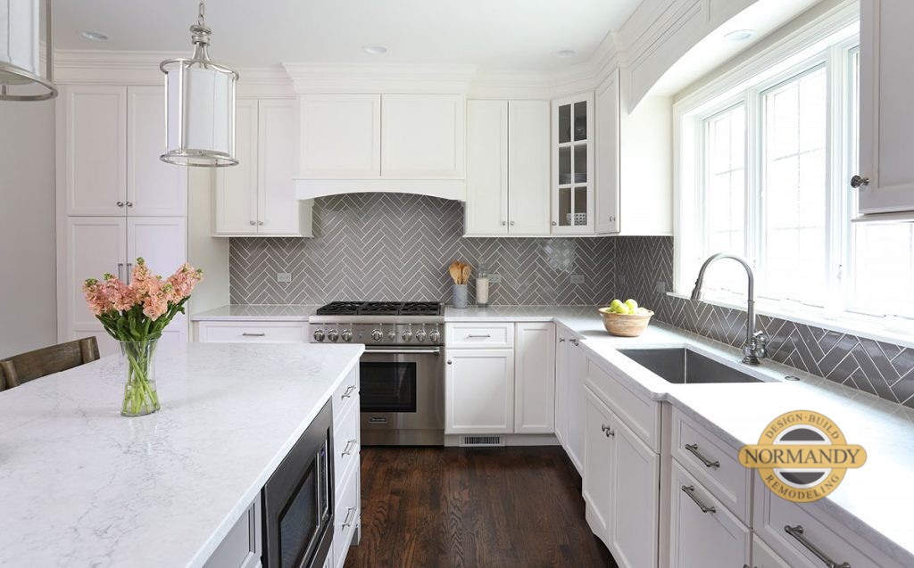 white kitchen in a transitional style