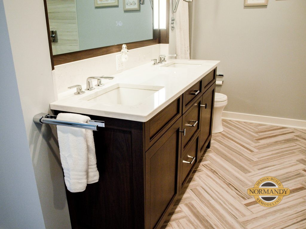 Towel bar on vanity sale