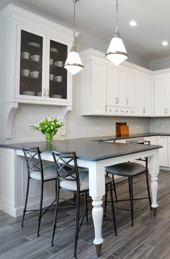 What's Better: Kitchen Peninsula or Kitchen Island?