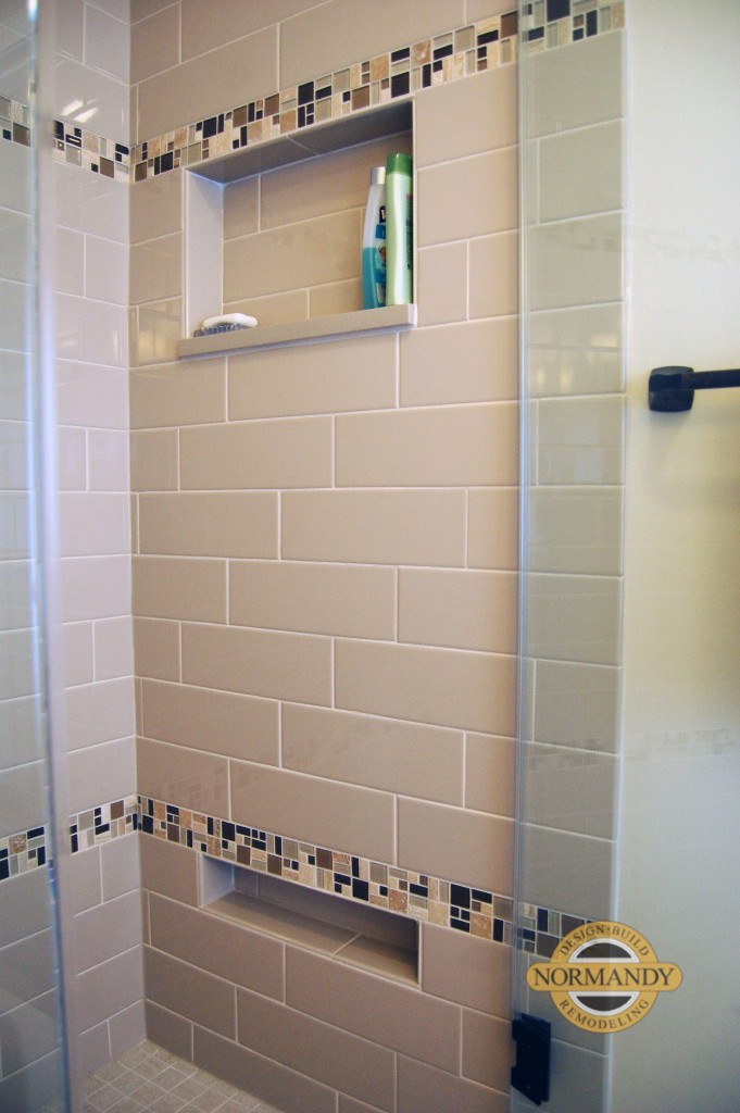 niche for shower and shaving legs in the shower