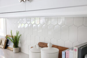 White backsplash tile in Winnetka home